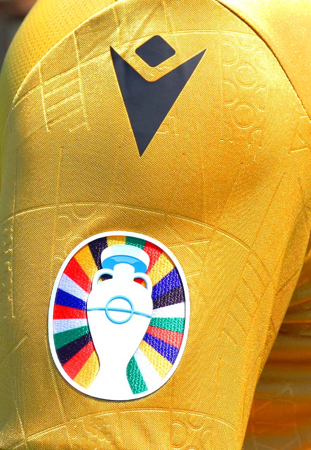 Macron ALL-GOLD version | Image 1